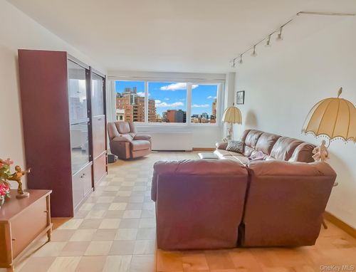 apt-a1407-61-20 Grand Central Pkwy, Forest Hills, NY, 11375-1281 | Card Image