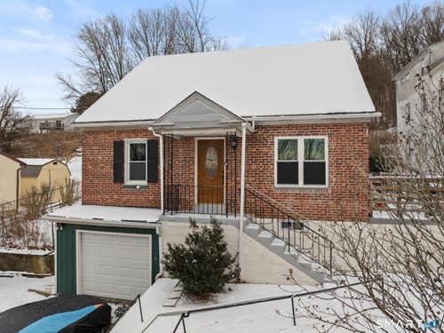 590 N Walnut St, Waterbury, CT, 06704-2736 | Card Image