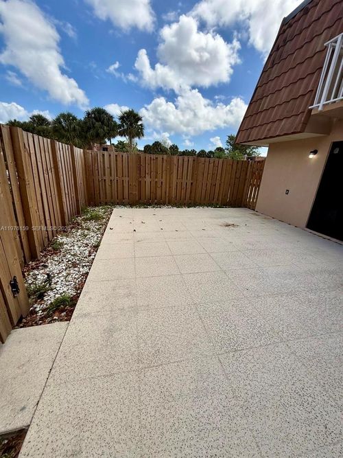 602-602 Green Springs Pl, West Palm Beach, FL, 33409-7507 | Card Image