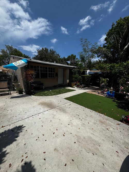 635 48th St, West Palm Beach, FL, 33407-2817 | Card Image