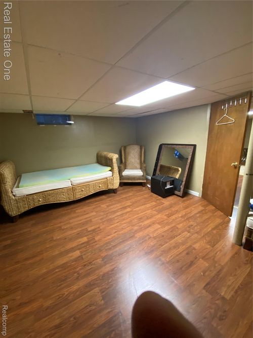 1350 Falcon St, Dearborn, MI, 48128-1344 | Card Image