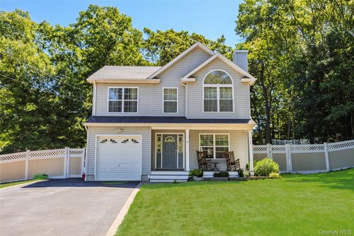 27 Cleveland Avenue, Brookhaven, NY, 11784 | Card Image