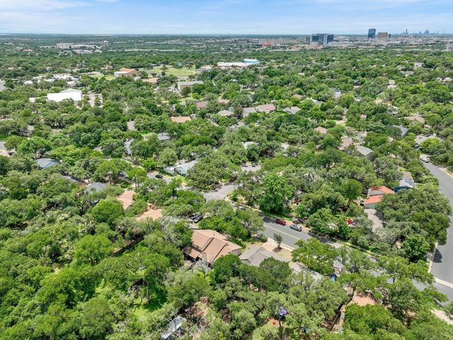 Great Hills shopping and dining is right around the corner, so whether you’re craving tacos, sushi, or need a Target run, it’s all within easy reach | Image 35