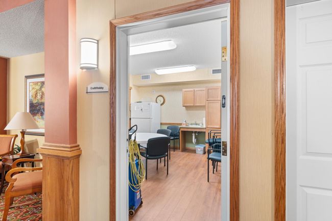 Craft/hobby room | Image 21
