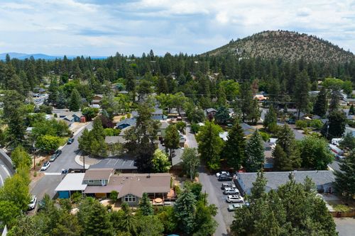 717 Ne Olney Ct, Bend, OR, 97701-4224 | Card Image
