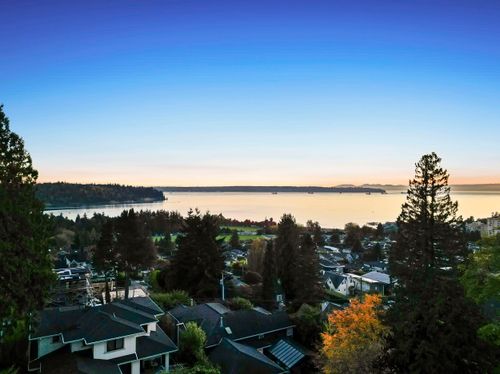 1066 Fulton Ave, West Vancouver, BC, V7T1N2 | Card Image