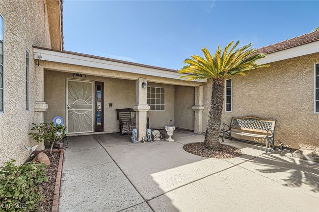 Property entrance with stucco siding | Image 4