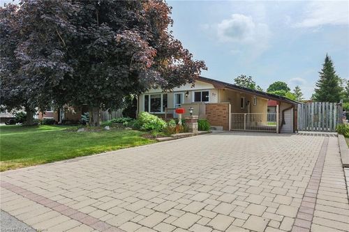 57 Cline Mountain Rd S, Grimsby, ON, L3M4B4 | Card Image