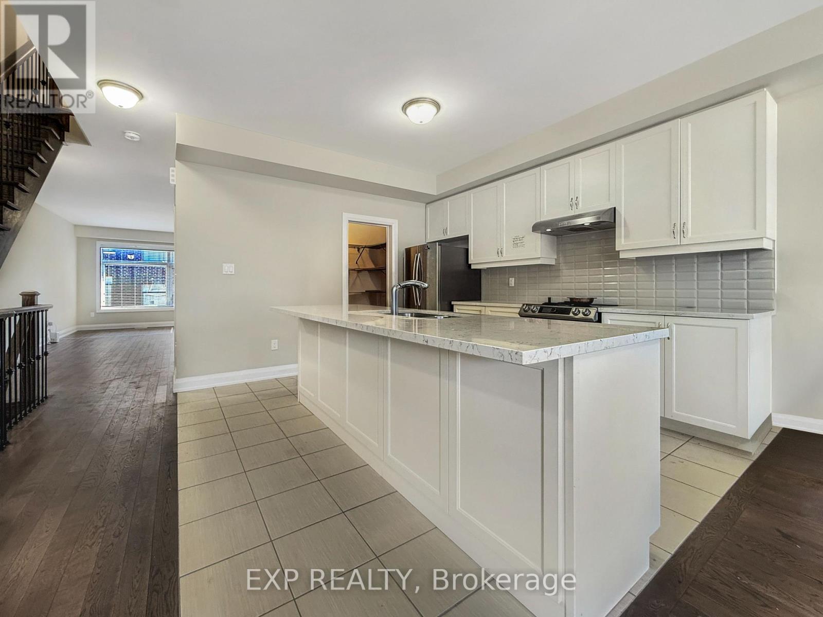Residential Lease in Aurora (Hills of St Andrew)