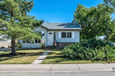 1 Hunters Cres, House detached with 3 bedrooms, 2 bathrooms and 2 parking in Okotoks AB | Image 1