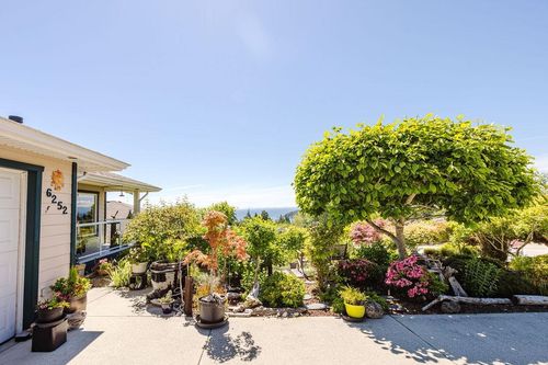6252 Baillie Rd, Sechelt, BC, V7Z0R5 | Card Image