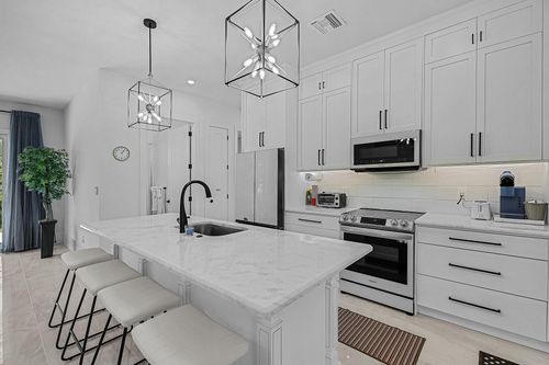 2499 Pine St, Naples, FL, 34112-5720 | Card Image