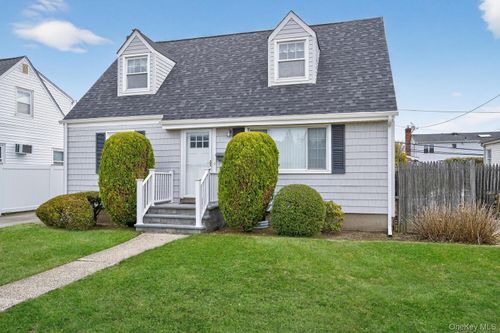 23 S Elm St, Hicksville, NY, 11801-4362 | Card Image