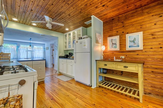 12403 Cedar St, House other with 2 bedrooms, 1 bathrooms and null parking in Cedar Key FL | Image 8