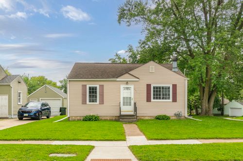 663 W Parker St, Waterloo, IA, 50703-5859 | Card Image