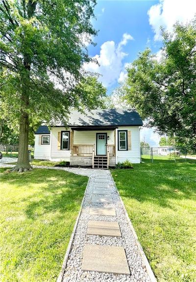 View of front facade featuring a front yard and covered porch | Image 1