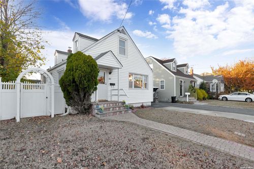 41 Coolidge Ave, Amity Harbor, NY, 11701-4061 | Card Image