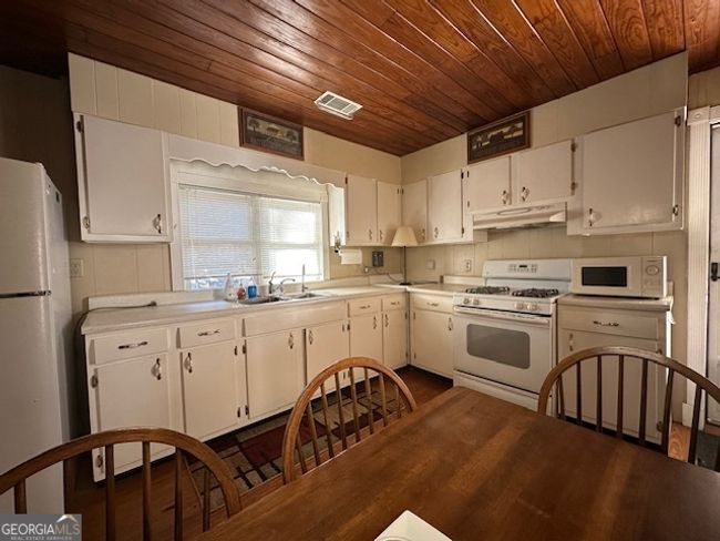 1546 N Highway 19, House other with 2 bedrooms, 1 bathrooms and 1 parking in Glenwood GA | Image 4