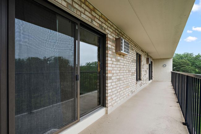 APT-409 - 10411 Cedar Lake Rd, Condo with 2 bedrooms, 2 bathrooms and null parking in Minnetonka MN | Image 13