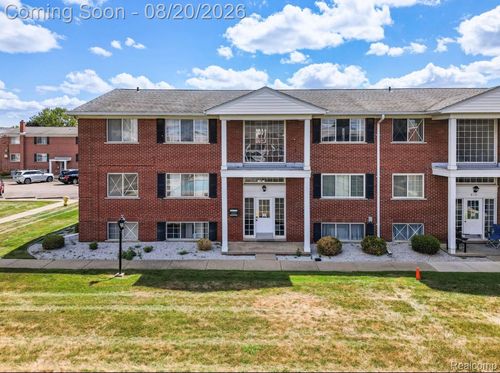 8141 Denwood Dr, Sterling Heights, MI, 48312-5915 | Card Image