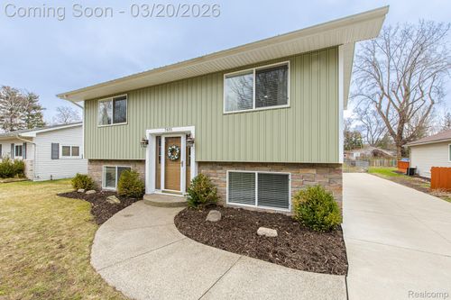 7691 Bridge Rd, Waterford, MI, 48329-1005 | Card Image