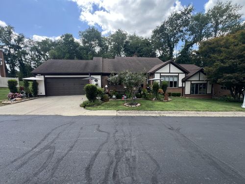 1433 Amesbury Ln, Newark, OH, 43055-1894 | Card Image