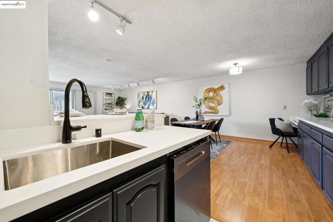 APT-320 - 960 Shorepoint Ct, Condo with 2 bedrooms, 2 bathrooms and 2 parking in Alameda CA | Image 27