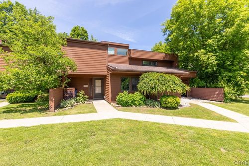 320 Higgins Dr, Baldwinsville, NY, 13027-3004 | Card Image