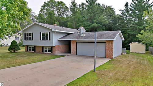 8133 Cherry Ln, Cadillac, MI, 49601-9302 | Card Image