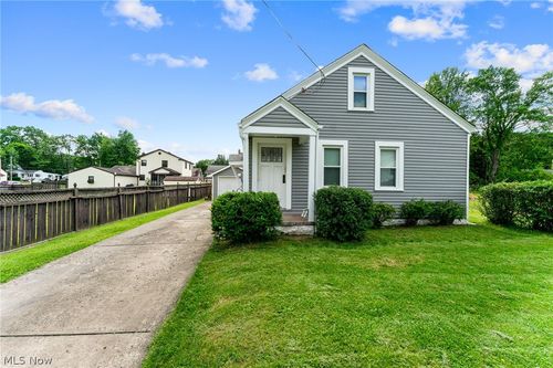 3332 Sheridan Rd, Youngstown, OH, 44502-3045 | Card Image