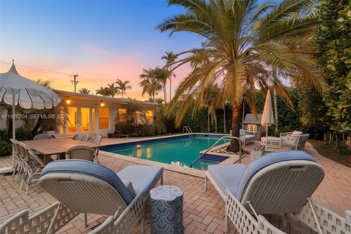 10121 E Broadview Dr, Bay Harbor Islands, FL, 33154-1122 | Card Image