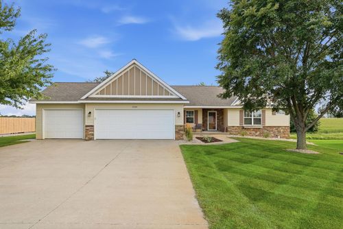2759 11th Ave Se, Willmar, MN, 56201-4698 | Card Image
