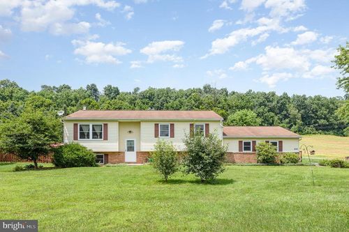 695 Shermans Valley Rd, NEW BLOOMFIELD, PA, 17068-8548 | Card Image