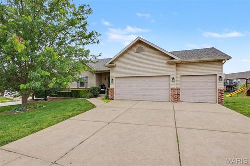 810 Kevin Dr, Wentzville, MO, 63385-6886 | Card Image