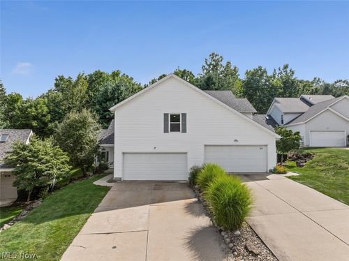 569 Hilltop Ter, Tallmadge, OH, 44278-1779 | Card Image