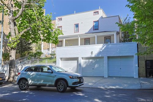 32-25 30th St, Long Island City, NY, 11106-2956 | Card Image