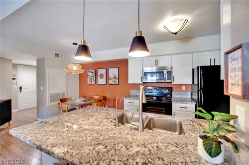 1227-231 W Horizon Ridge Pkwy, Henderson, NV, 89012-5406 | Card Image