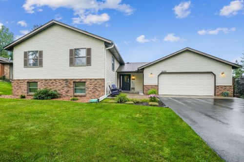 7492 Upper 24th St N, Oakdale, MN, 55128-4916 | Card Image