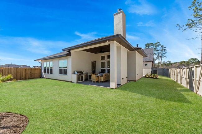 Large side yard and back yard | Image 19