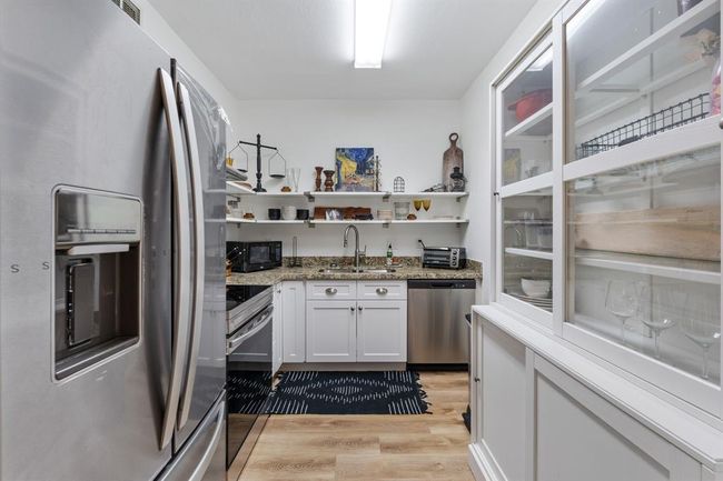 APT-422 - 2100 Tanglewilde St, Townhouse with 1 bedrooms, 1 bathrooms and 1 parking in Houston TX | Image 8