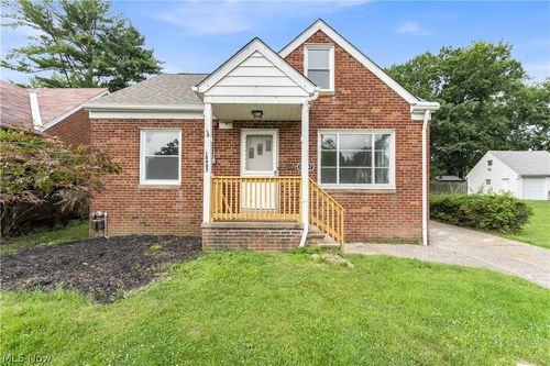 18907 Harlan Dr, Maple Heights, OH, 44137-2241 | Card Image