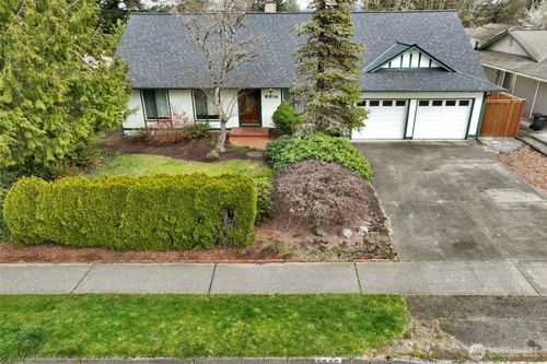 5516 156th Ave Ne, Redmond, WA, 98052-5136 | Card Image