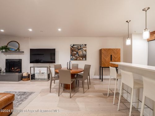 43-1039 E Cooper Ave, Aspen, CO, 81611-4105 | Card Image