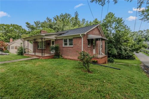 208 Linville Rd, Mount Airy, NC, 27030-3675 | Card Image