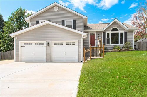 104 Shasta Daisy Dr, Smithville, MO, 64089-8248 | Card Image