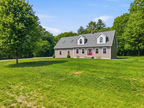 32 Beechwood Dr, Topsham, ME, 04086-5526 | Card Image
