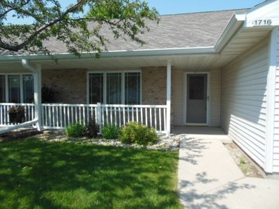 1716 Autumnwood Ct, Condo with 2 bedrooms, 2 bathrooms and null parking in Sheboygan WI | Image 1