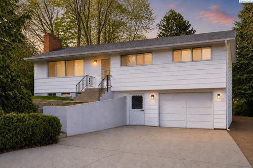 220 Nw Timothy St, Pullman, WA, 99163-3415 | Card Image