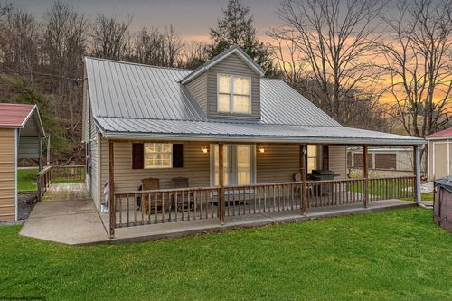 122 Robinson Run Rd, Maidsville, WV, 26541-8120 | Card Image