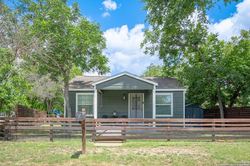 1698 W Bridge St, New Braunfels, TX, 78130-6232 | Card Image